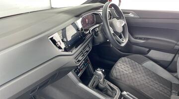 2022 Volkswagen 1.0 TSI R-Line DSG Euro 6 5-door (Red) - Image: 2