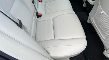 2025 Volvo 2.0 B5 MHEV Plus Auto Euro 6 5-door (Black) - Image: 39