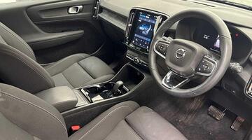 2022 Volvo Recharge 69kWh Plus Auto 5-door (Green) - Image: 9