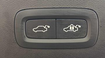 2024 Volvo 2.0 B4 MHEV Ultra Dark DCT Auto Euro 6 5-door (Blue) - Image: 19