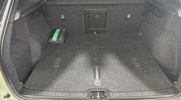 2022 Volvo Recharge 69kWh Plus Auto 5-door (Green) - Image: 14