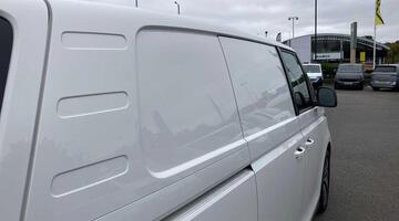 2025 Volkswagen Pro 79kWh Commerce Plus Auto 5-door (White) - Image: 20