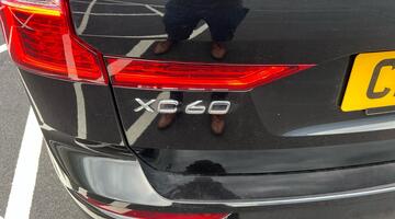 2025 Volvo 2.0 B5 MHEV Plus Auto Euro 6 5-door (Black) - Image: 24