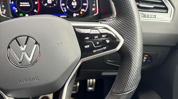 2023 Volkswagen 2.0 TDI R-Line DSG Euro 6 5-door (Grey) - Image: 24