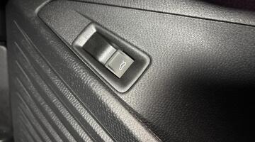 2025 Volkswagen Pro 77kWh Black Edition Auto 5-door (Black) - Image: 20