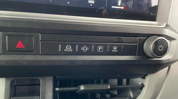 2025 Volkswagen 2.0 TDI 110 Commerce Plus Van (Grey) - Image: 12