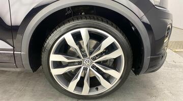 2019 Volkswagen 2.0 TDI R-Line Euro 6 5-door (Black) - Image: 5