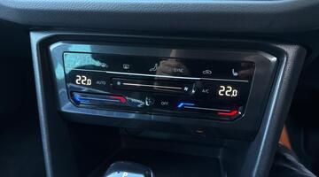 2022 Volkswagen TSI Active DSG Euro 6 5-door (Blue) - Image: 33