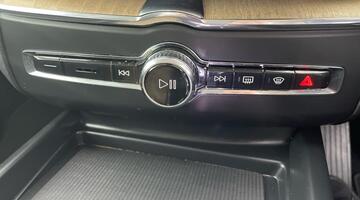 2025 Volvo 2.0 B5 MHEV Plus Pro Auto Euro 6 5-door (Grey) - Image: 25