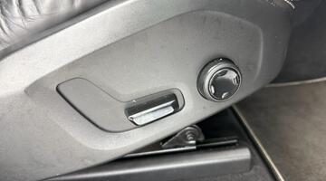 2019 Volvo 2.0 D4 R-Design Auto Euro 6 5-door (Black) - Image: 17