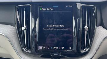 2025 Volvo 2.0 B5 MHEV Plus Auto Euro 6 5-door (Black) - Image: 62