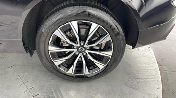 2024 Volvo 2.0 B5 MHEV Plus Auto Euro 6 5-door (Black) - Image: 36