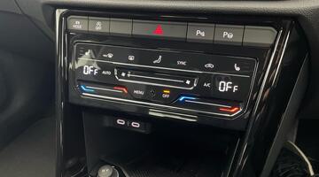 2025 Volkswagen TSI R-Line DSG Euro 6 5-door (Black) - Image: 15