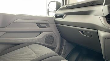 2025 Volkswagen 2.0 TDI T28 Commerce Plus FWD SWB Euro 6 5-door (White) - Image: 7