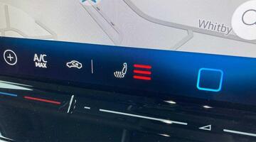 2025 Volkswagen Pro 79kWh Commerce Plus Auto 5-door (White) - Image: 32