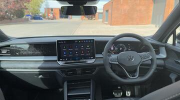 2025 Volkswagen TSI eHybrid 19.7kWh R-Line Edition DSG Euro 6 5-door (White) - Image: 8