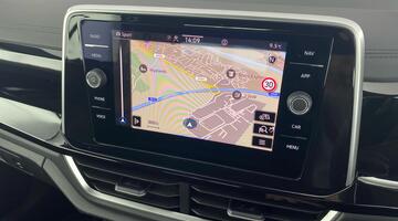 2025 Volkswagen TSI R-Line DSG 2WD Euro 6 2-door (Black) - Image: 22