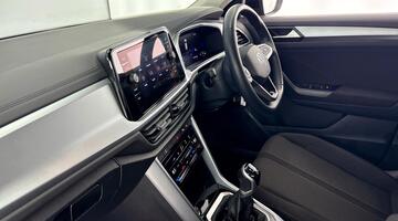 2023 Volkswagen 1.0 TSI Life Euro 6 5-door (Black) - Image: 2