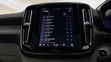 2025 Volvo 2.0 B4 MHEV Ultra Bright DCT Auto Euro 6 5-door (Black) - Image: 37