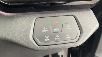 2025 Volkswagen Pro 77kWh Match Auto 5-door (Black) - Image: 7