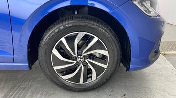 2022 Volkswagen 1.0 TSI Life Euro 6 5-door (Blue) - Image: 5