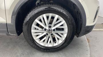 2022 Volkswagen 1.0 TSI Life Euro 6 5-door (Grey) - Image: 5