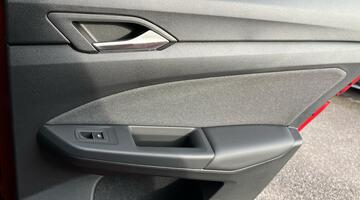 2025 Volkswagen ETSI MHEV Match DSG Euro 6 5-door (Red) - Image: 42