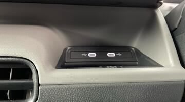 2025 Volkswagen Pro 79kWh Commerce Plus Auto 5-door (Blue) - Image: 13