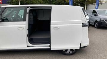 2025 Volkswagen Pro 79kWh Commerce Plus Auto 5-door (White) - Image: 15