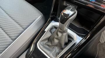 2025 Volkswagen TSI R-Line DSG 2WD Euro 6 2-door (Black) - Image: 52