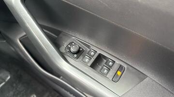 2025 Volkswagen 1.0 TSI Match Euro 6 5-door (Silver) - Image: 37