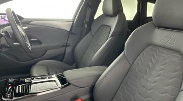 2025 Audi 100kWh Launch Edition Auto 5-door (Grey) - Image: 36