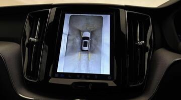 2025 Volvo 2.0 B5 MHEV Plus Auto Euro 6 5-door (White) - Image: 40