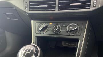 2021 Volkswagen 1.0 EVO Match Euro 6 5-door (Red) - Image: 25