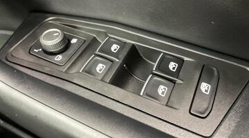 2023 Volkswagen TSI Style DSG Euro 6 5-door (Red) - Image: 19