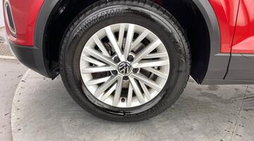 2023 Volkswagen TSI Life Euro 6 5-door (Red) - Image: 33