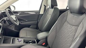 2025 Volkswagen 2.0 TDI Match DSG Euro 6 5-door (Black) - Image: 42