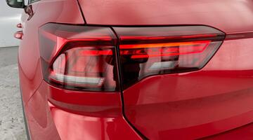 2022 Volkswagen TSI R-Line DSG Euro 6 5-door (Red) - Image: 31