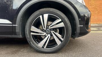 2022 Volkswagen TSI R-Line DSG Euro 6 5-door (Black) - Image: 5