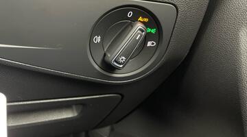 2021 Volkswagen 2.0 TDI Life DSG Euro 6 5-door (Silver) - Image: 15