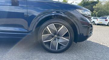 2025 Volkswagen 3.0 TDI V6 Black Edition Tiptronic 4Motion Euro 6 5-door (Blue) - Image: 5