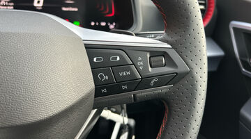 2025 SEAT 1.0 TSI FR DSG Euro 6 5-door (Blue) - Image: 24