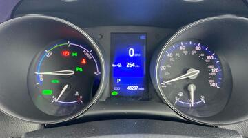 2017 Toyota VVT-h Dynamic CVT Euro 6 5-door (Silver) - Image: 13