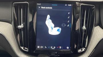 2025 Volvo 2.0h T8 18.8kWh Ultra Bright Auto Euro 6 5-door (Black) - Image: 42