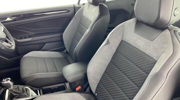 2025 Volkswagen TSI R-Line DSG 2WD Euro 6 2-door (Blue) - Image: 33