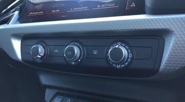 2025 Audi 1.0 TFSI 30 S line Sportback S Tronic Euro 6 5-door (Black) - Image: 32