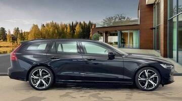 2025 Volvo 2.0 B4 MHEV Plus DCT Auto Euro 6 5-door (Black) - Image: 2