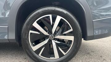 2025 Volkswagen ETSI MHEV Elegance DSG Euro 6 5-door (Grey) - Image: 5