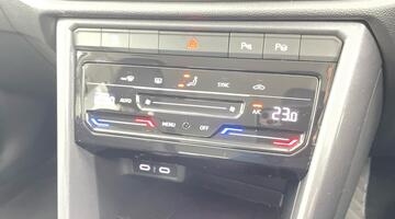 2022 Volkswagen TSI Style DSG Euro 6 5-door (Black) - Image: 7