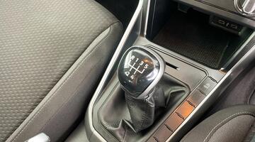 2022 Volkswagen 1.0 TSI Life Euro 6 5-door (Black) - Image: 12